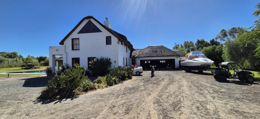 4 Bedroom Property for Sale in Cape Farms Western Cape